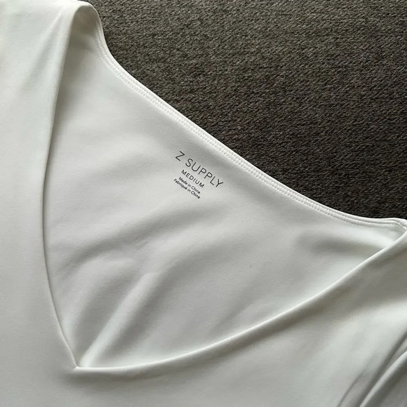Z Supply So Smooth White Long Sleeve V Neck Bodysuit Medium NWT - Picture 6 of 10